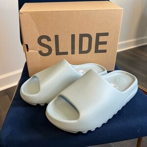 **✨ *ADIDAS YEEZY SLIDES "SALT" – CLOUD-LIKE LUXE* ✨**